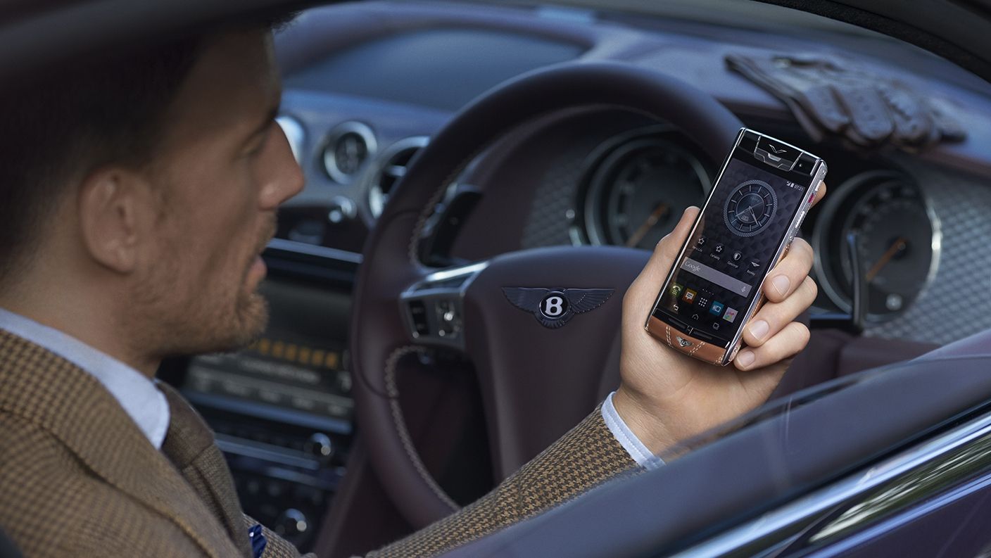 Vertu for Bentley. Vezi cum arată TELEFONUL MILIARDARILOR!