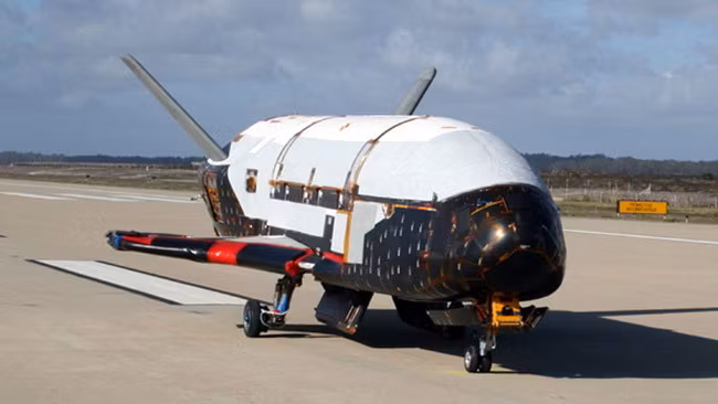 Demn de TEORIA CONSPIRAŢIEI: Un AVION SPAŢIAL va ateriza pe Terra 