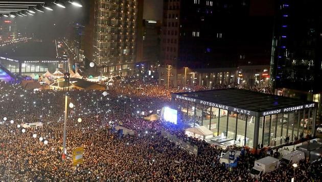 Ceremonie emoţionantă la Berlin, la 25 de ani de la CĂDEREA ZIDULUI