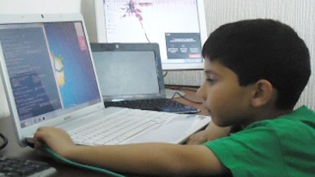 Un copil de 5 ani a trecut testul Microsoft, devenind cel mai tânăr specialist în IT din lume