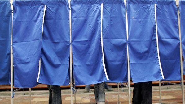 Accesul la vot, îngrădit. Secţii rămase fără formulare pentru alegătorii pe liste suplimentare