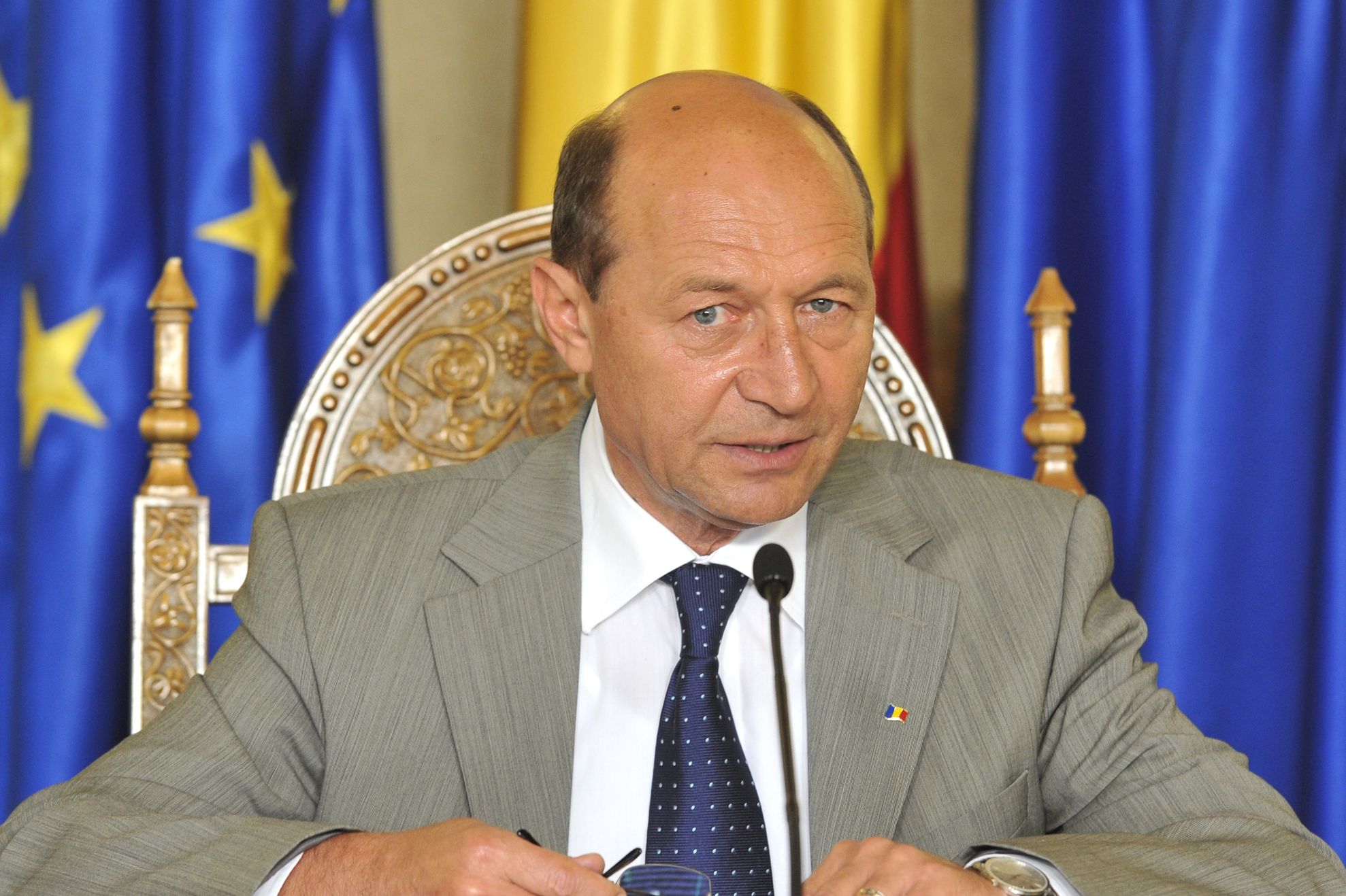Băsescu a semnat numirile lui Mihnea Motoc şi Hegedüs Csilla la Externe şi Cultură