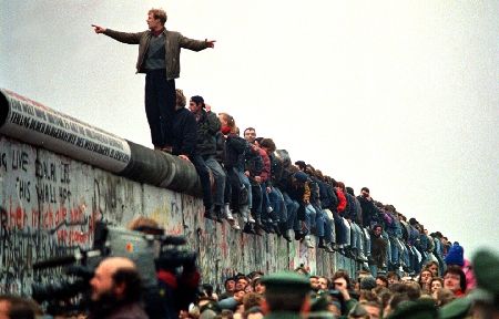 25 de ani de la CĂDEREA ZIDULUI BERLINULUI: Zi de sărbătoare la Berlin