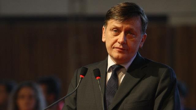 Crin Antonescu: VICTOR PONTA este un om politic DISTRUS