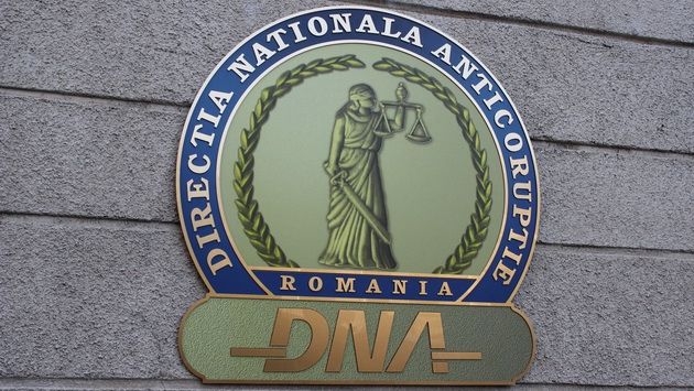 DNA a trimis în judecată un PROCUROR DIICOT, care a luat mită un MIEL și 600 de LEI