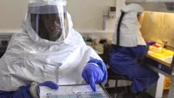 EBOLA: S-a descoperit ce influențează RATA de SUPRAVIEȚUIRE a BOLNAVILOR DE EBOLA