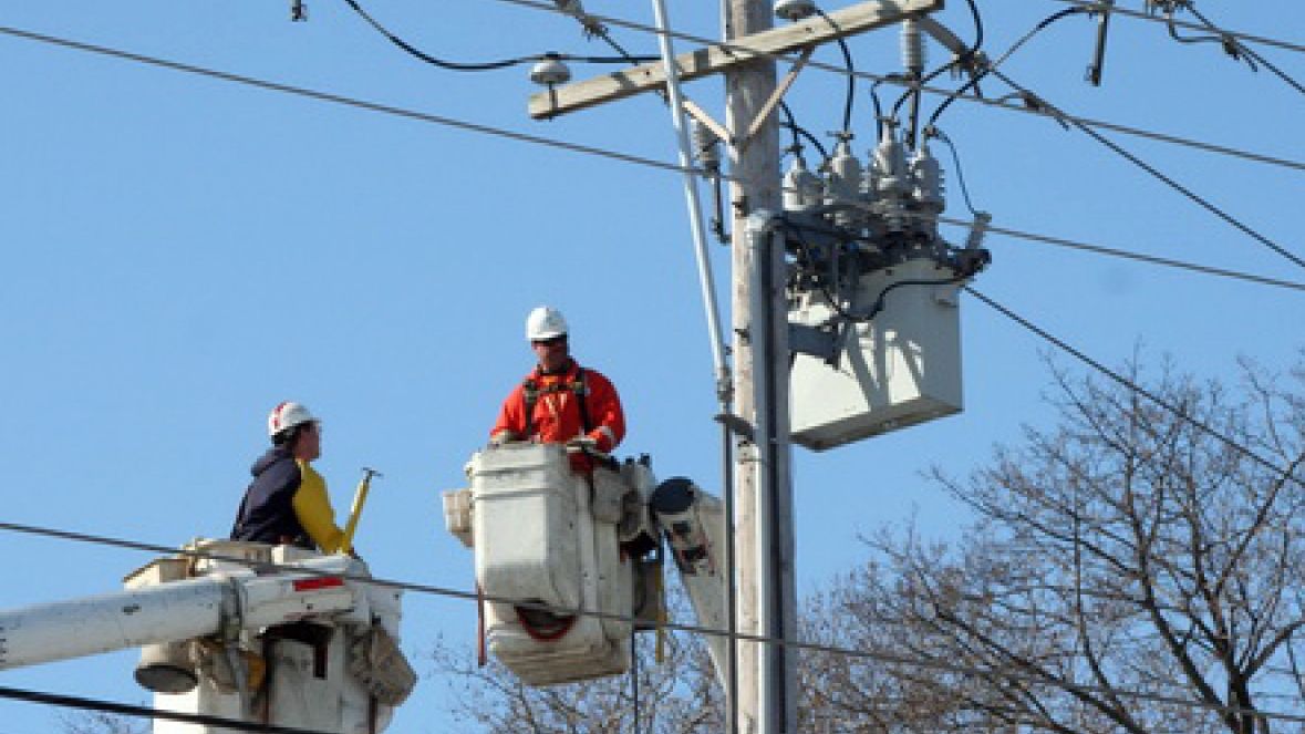 ALEGERI PREZIDENŢIALE 2014. Secție de votare, fără curent electric, în urma unui accident rutier 