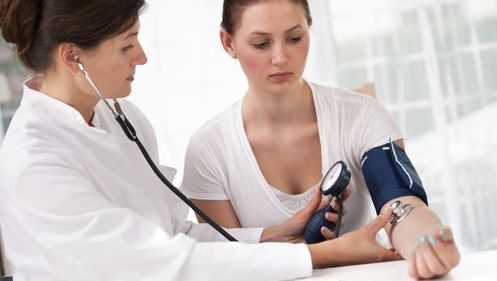 7 milioane de români suferă de hipertensiune arterială. Câţi urmează un tratament