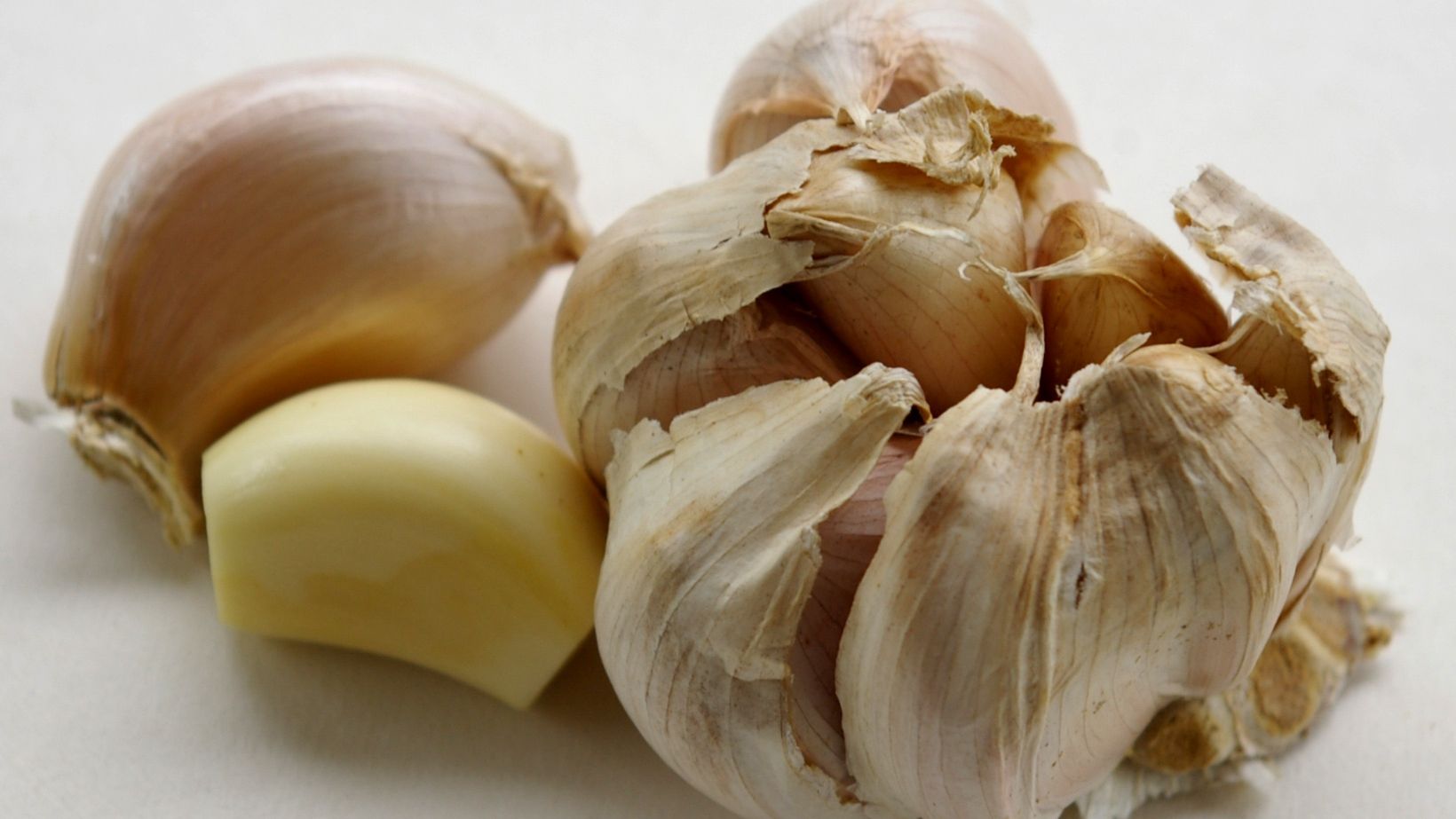 Ce se întâmplă dacă aplici usturoi tocat pe această parte a corpului tău? Efectul apare în 5 minute 