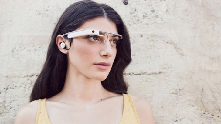 Google Glass, RISCANŢI pentru şoferi. Ochelarii obstrucţionează o parte a câmpului vizual