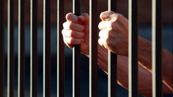 CONDAMNARE la 18 ani de închisoare pentru mama care și-a lăsat copilul de 9 ani în comă, mâncat de viermi