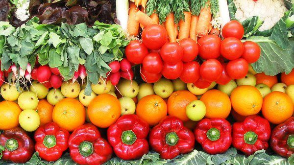 Fructele şi legumele BIO româneşti au INTERZIS în hipermarket