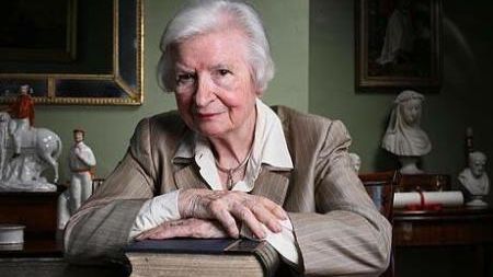 DOLIU în LITERATURĂ. A murit o faimoasă romancieră britanică