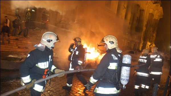Incendiu la un magazin de piese auto