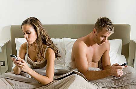 Cât de periculoase sunt smartphone-urile pentru VIAŢA SEXUALĂ!