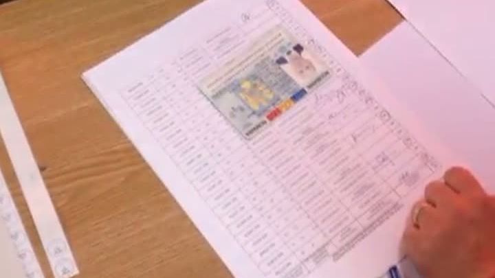 ALEGERI 2014. INCREDIBIL - Ce a scris un alegător pe buletinul de vot
