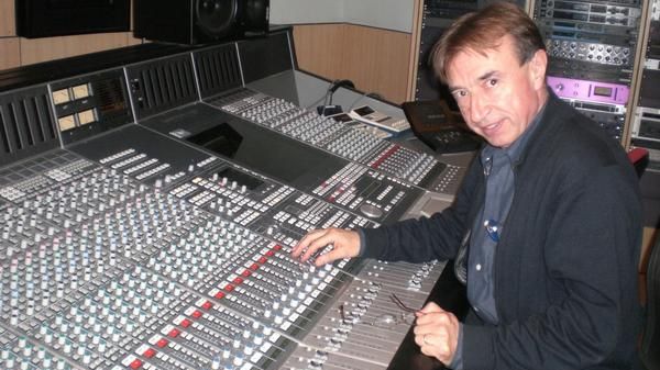 Succes uriaș peste hotare. Românul care este director muzical la Disneyland Paris de 24 de ani  