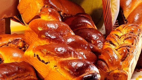 Cozonac cu nucă şi cacao