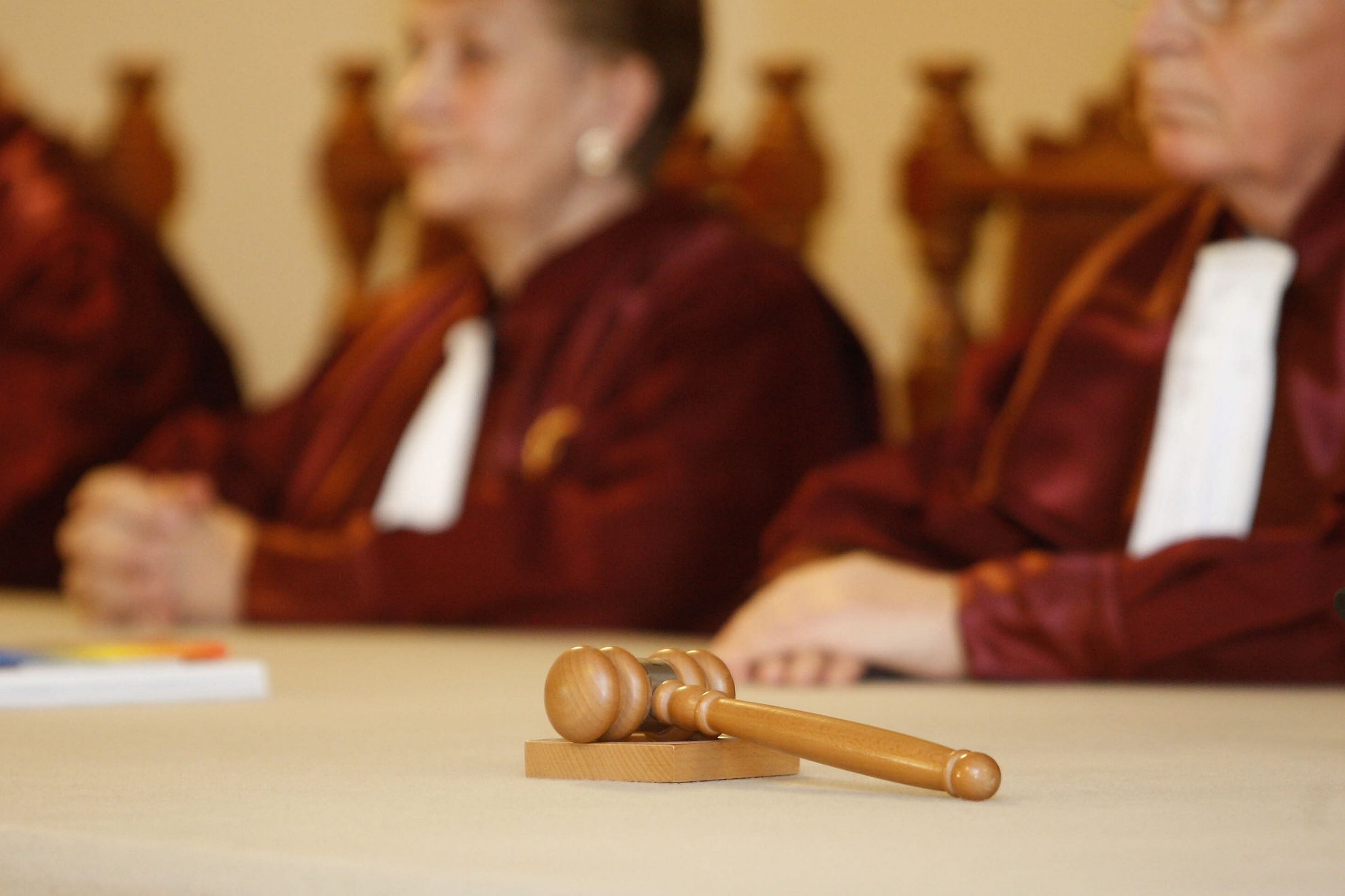 CCR discută în 17 decembrie sesizarea PNL privind modificarea Codului Muncii 