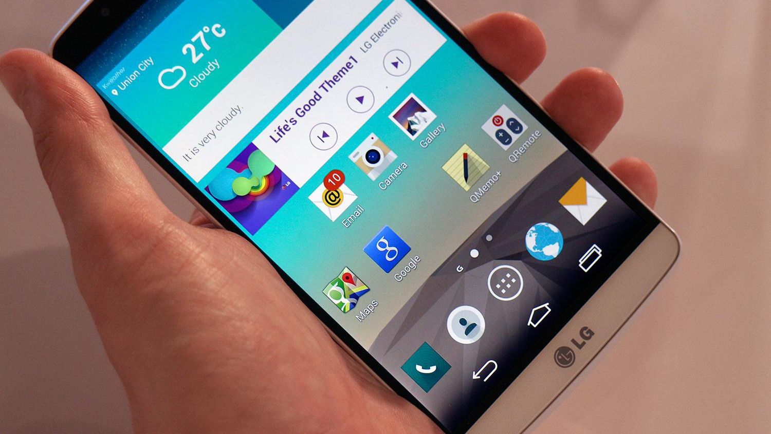 LG nu scapă de o MARE PROBLEMĂ! Telefonul acesta a explodat când era pus la încărcat!