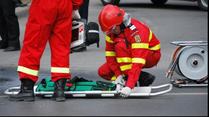 EXPLOZIE VIOLENTĂ într-un bloc din Târgu Mureş. O femeie şi un copil de 9 ani, răniţi