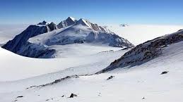 REUŞITA unui alpinist clujean. A cucerit Vârful Vinson, cel mai înalt din Antarctica