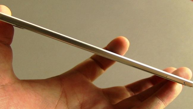 Chinezii îl subțiază LA MAXIMUM! Acest telefon e INCREDIBIL de subțire, dar are ecran imens!
