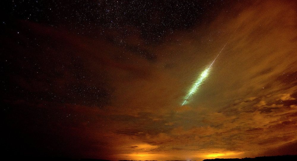 IMAGINI SPECTACULOASE: Un obiect neidentificat a explodat pe cer în estul îndepărtat al Rusiei