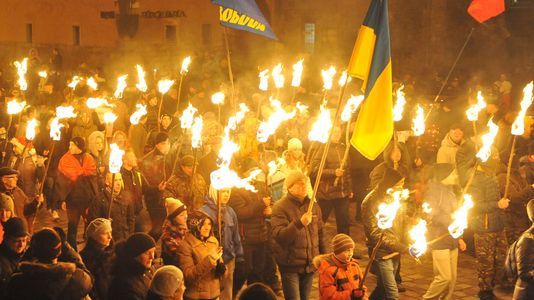 Marş cu torţe al extremei drepte la Kiev