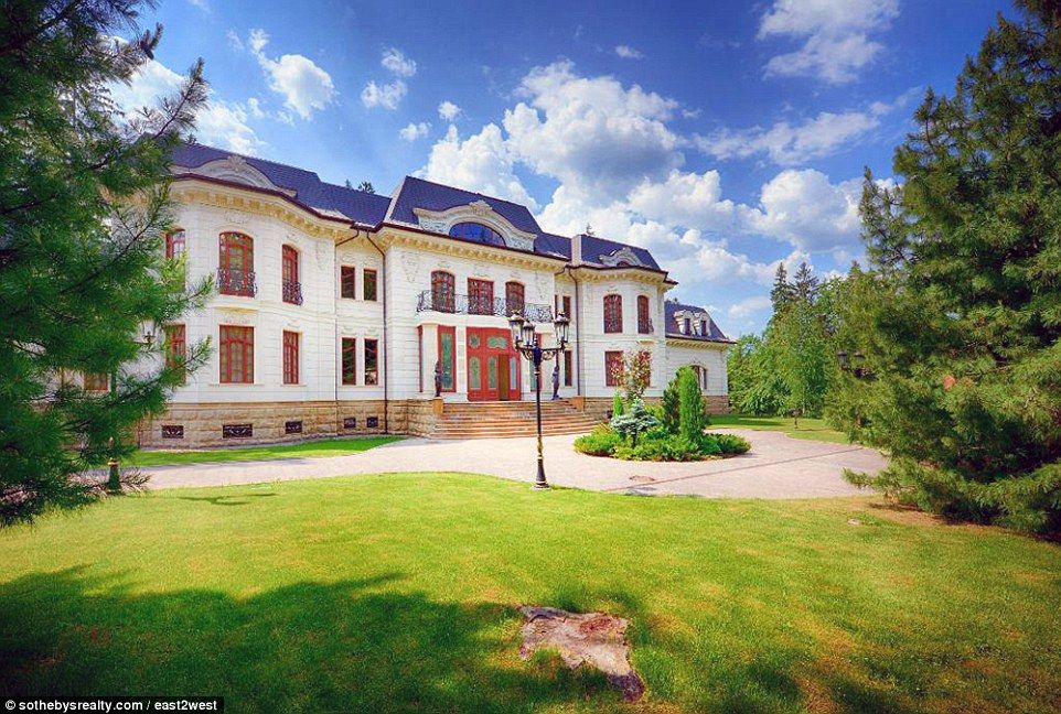 Cum arată PALATELE de lux din Rusia, scoase la vânzare de oligarhi 