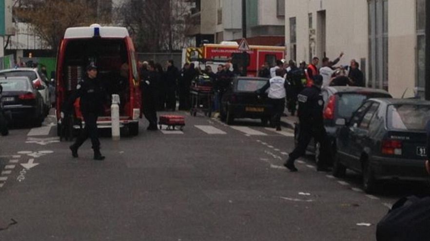 ATAC ARMAT la sediul ziarului CHARLIE HEBDO :12 persoane AU MURIT