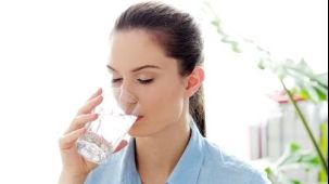 Obiceiuri care îţi atacă glanda tiroidă. Ce toxine se găsesc în produsele folosite zilnic