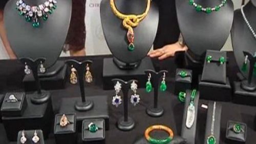 Cum a procedat o fetiţă de 12 care a furat un colier de diamante de 4,6 milioane de dolari