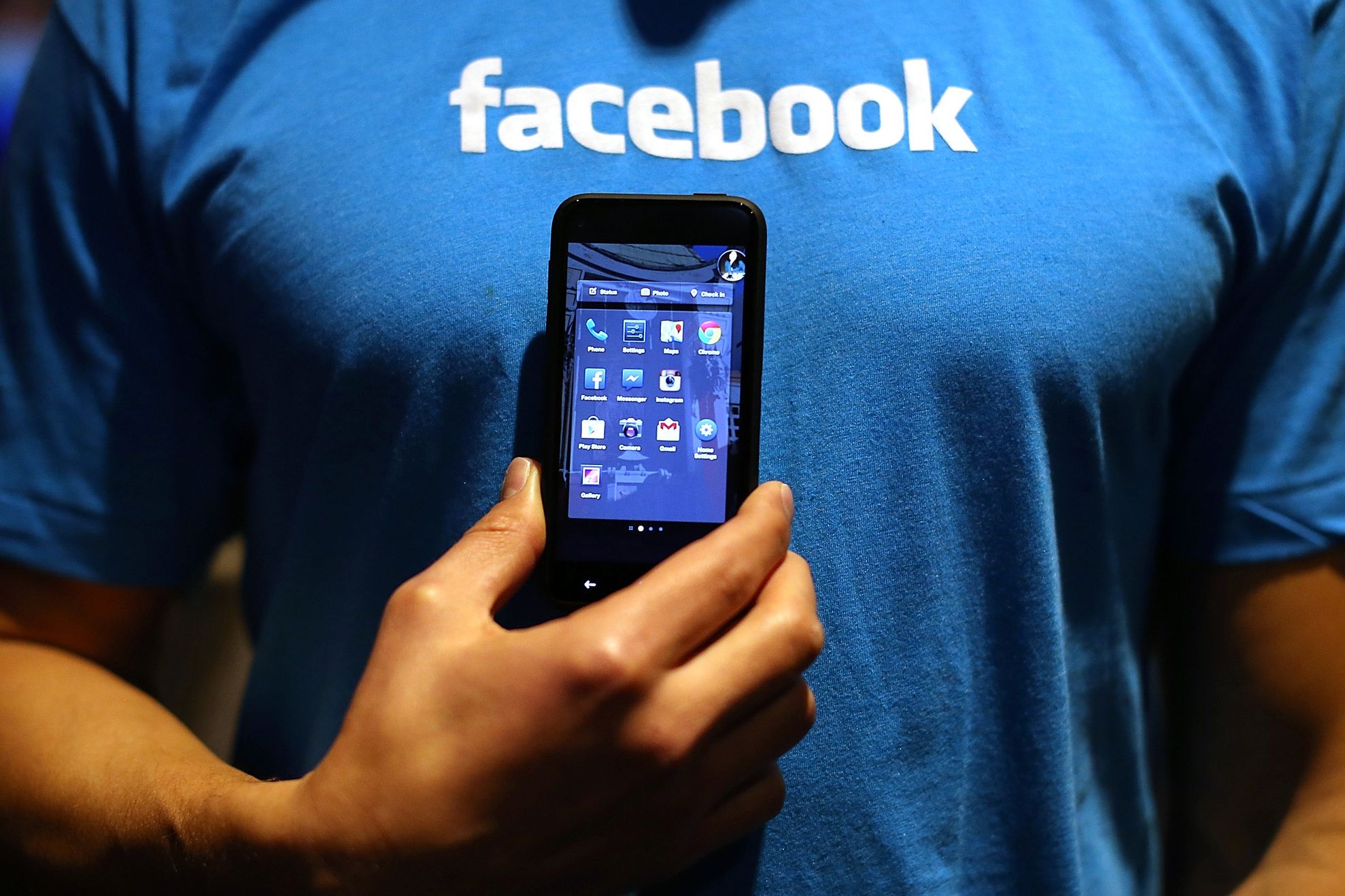 DROGURILE digitale ale noii generații: Cum sunt, ÎN REALITATE, Facebook, Instagram și alte rețele!