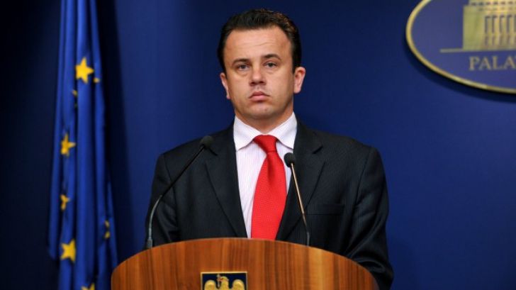 Bomba zilei. Ministrul Pop și-a luat masterul la una din universitățile percheziţionate de procurori