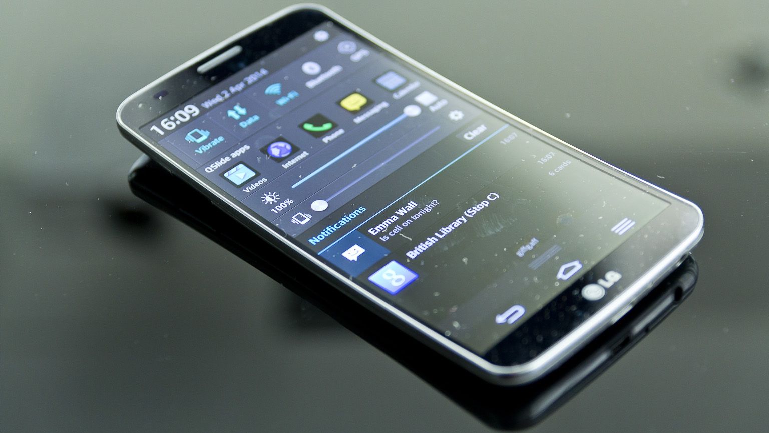LG ne UIMEȘTE din nou: Aduce în America CEL MAI INTERESANT telefon pe care o să-l vezi!