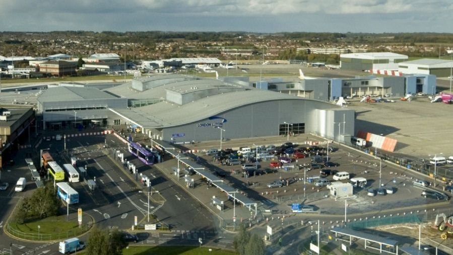 Alertă pe aeroportul Luton din Londra: Terminalul de pasageri a fost evacuat de urgență 
