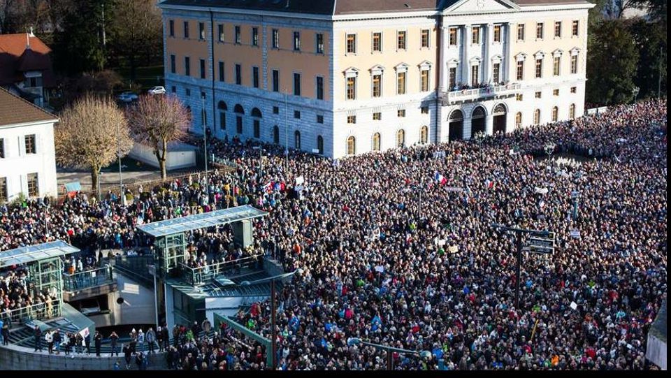 MARȘ de COMEMORARE în FRANȚA. Trei  milioane de persoane prezente. Filmul EVENIMENTULUI