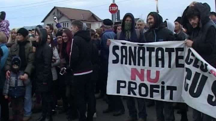 Protest la Sebeş. Mii de oameni în stradă, nemulţumiţi de poluarea din oraş