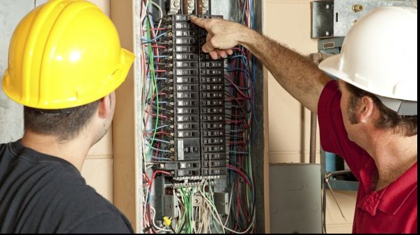 Oraşul CAREI, în beznă şi frig de două zile. Instalaţia electrică subterană a cedat