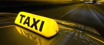 Guvernul, soluţie pentru criza de taxiuri de pe Aeroportul Otopeni. Îi păsuieşte pe taximetrişti