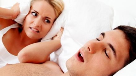 Scapă de sforăit cu ajutorul acestei băuturi