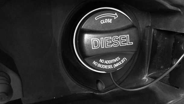 Guvernul care vrea să dea 10.000 de euro celor care schimbă diesel-ul cu o maşină electrică