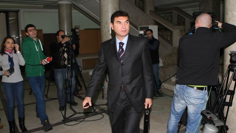Borcea se apucă de scris după gratii. Care e tema cărţii