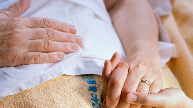 Premieră medicală în România. Tânără gravidă, operată de cancer
