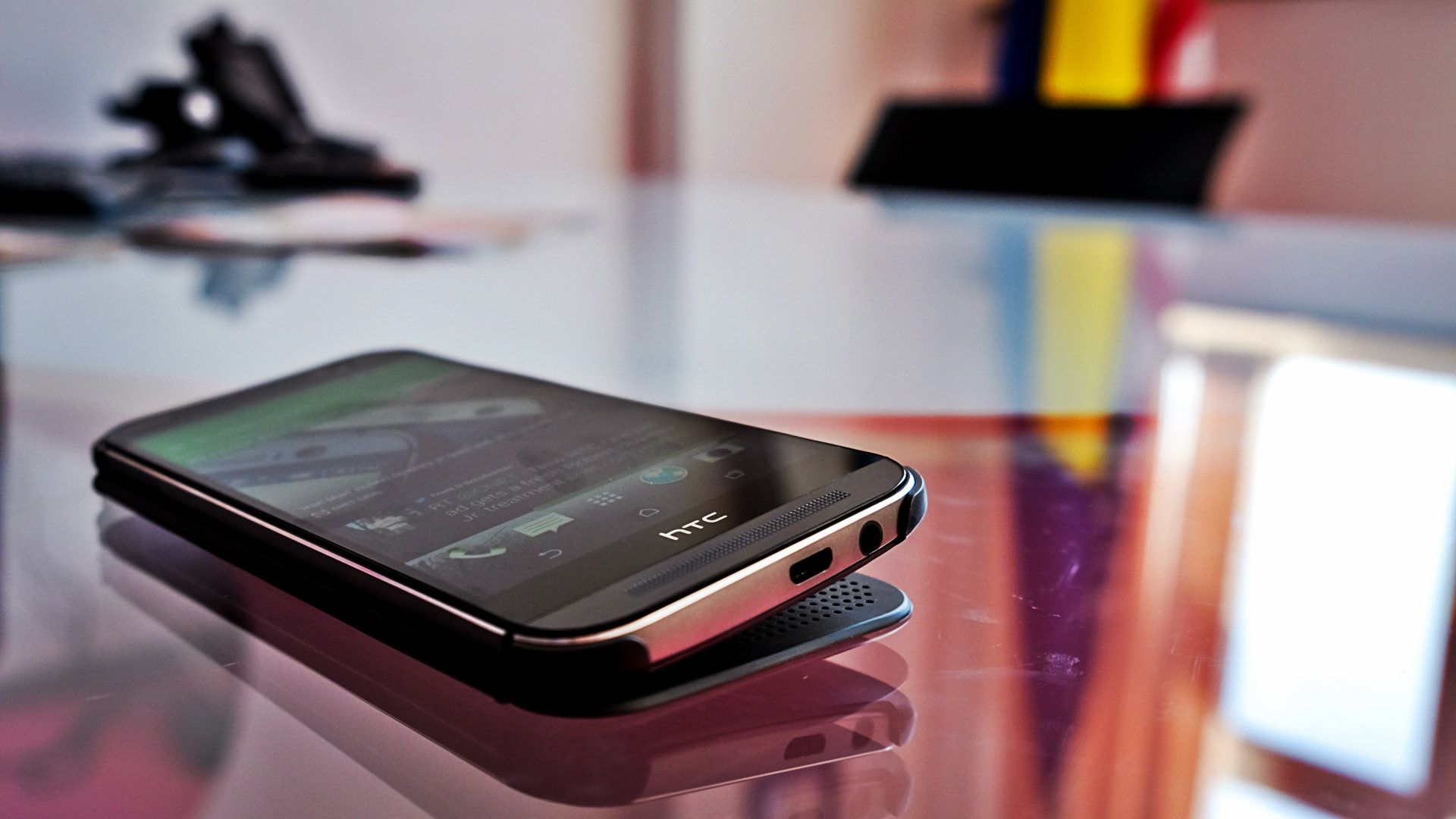 Cel mai puternic telefon HTC spulberă orice iPhone! Au făcut un gadget senzațional!