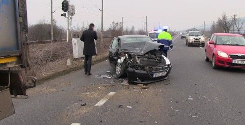 Accident teribil, la intrarea în Dej. Trei maşini, făcute praf