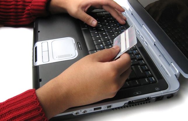 Faci cumpărături online? Verifică dacă magazinul este legitim în doar 5 minute