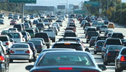 Calculează aici taxa auto 2015. Află cât vei plăti pentru timbrul de mediu 2015