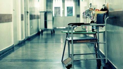 Corupția din sănătate: Peste 50% dintre români dau bani tuturor categoriilor de personal din spitale